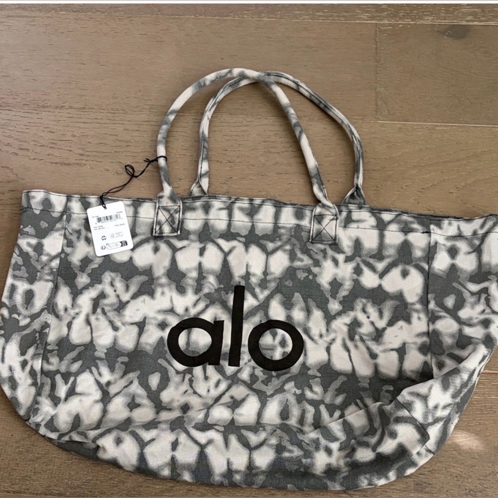 ALO YogaTote Bag- no longer available in stores